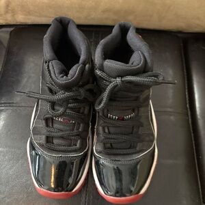Air Jordan 11 Retro 2001 Bred. Size 4Y